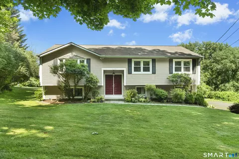 123 Briar Ridge Rd, Danbury, CT 06810