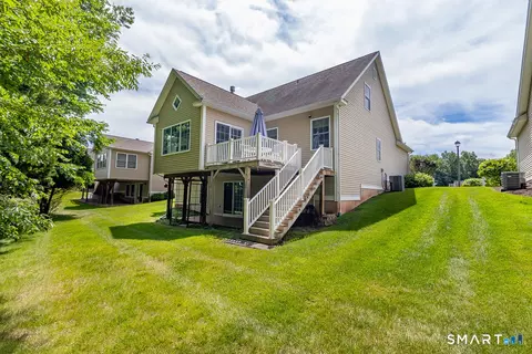 Exterior - 9 Streamside Ln #9, Berlin, CT 06037 photo 2 of 4