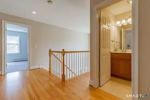 Entry Way - 9 Streamside Ln #9, Berlin, CT 06037 photo 3 of 4