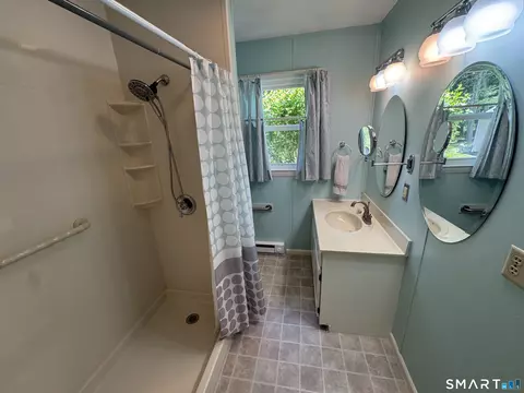 Bath - 29 Shetucket Dr, Windham, CT 06280 photo 1 of 2
