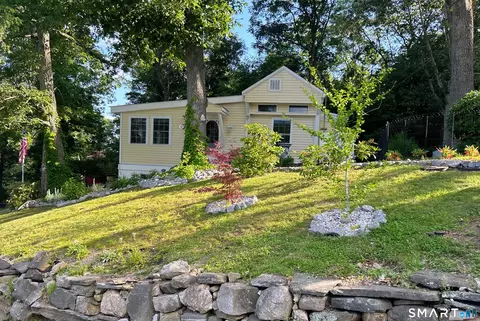 5 Hilltop Rd, East Hampton, CT 06424