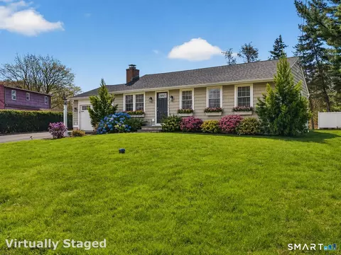 41 Sunnybrook Ln, Clinton, CT 06413