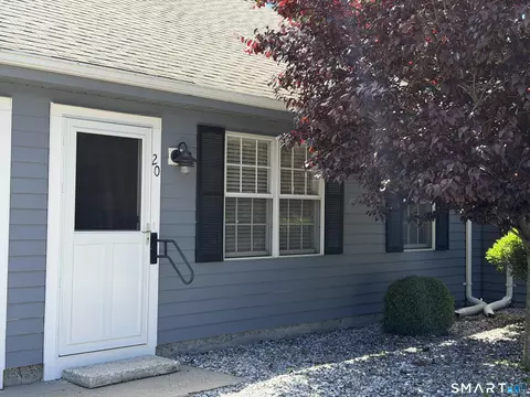 20 Plymouth Ct #20, Clinton, CT 06413