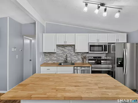 Kitchen - 6 Pennywise Ln, Ledyard, CT 06339 photo 2 of 3