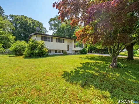 Exterior - 6 Pennywise Ln, Ledyard, CT 06339 photo 2 of 7