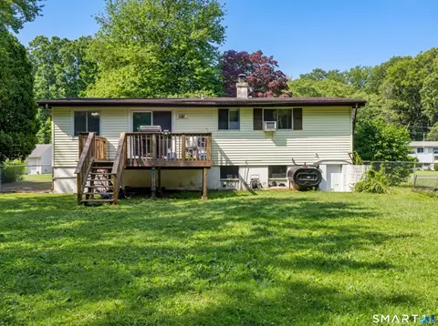 Exterior - 6 Pennywise Ln, Ledyard, CT 06339 photo 4 of 7
