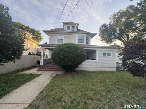 15 Edlie Ave, Norwalk, CT 06855