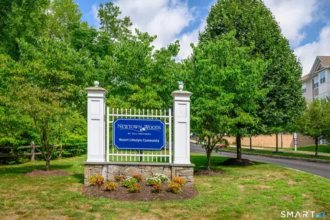 832 Brookside Ct #832, Newtown, CT 06470