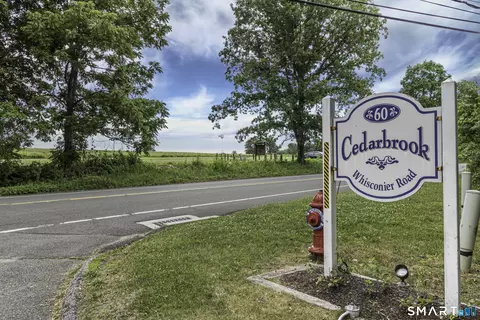 11 Cedarbrook Townhouse Rd #11, Brookfield, CT 06804