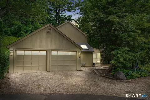 8 Laurel Ln #8, Avon, CT 06001