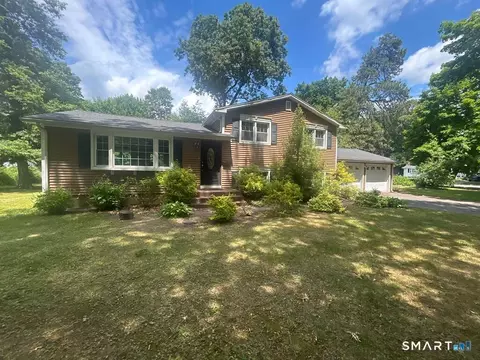 21 Larson Dr, North Haven, CT 06473