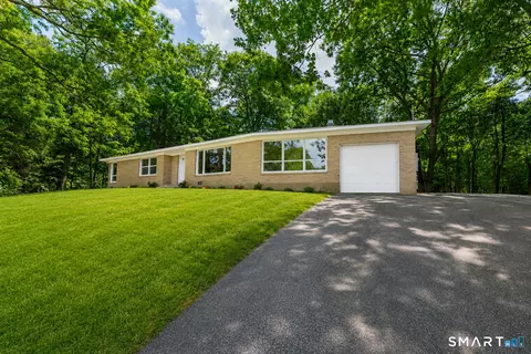 2 Sherwood Ln, Norwich, CT 06360
