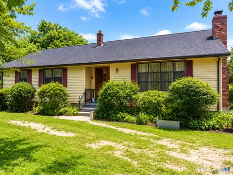1080 Hoop Pole Rd, Guilford, CT 06437