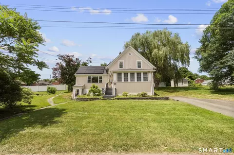4 Gloria Rd, Cromwell, CT 06416