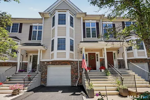 903 Larson Dr #903, Danbury, CT 06810