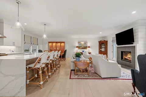 160 Forest St #160, New Canaan, CT 06840