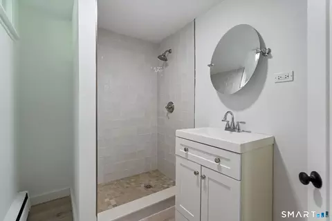 Bath - 86 Fenwood Dr, Old Saybrook, CT 06475 photo 3 of 3