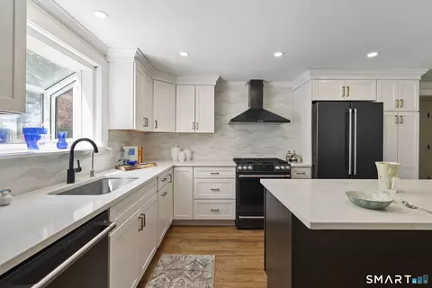 Kitchen - 86 Fenwood Dr, Old Saybrook, CT 06475 photo 3 of 6