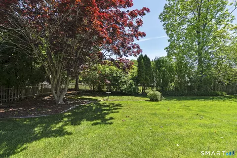 Exterior - 86 Fenwood Dr, Old Saybrook, CT 06475 photo 6 of 7