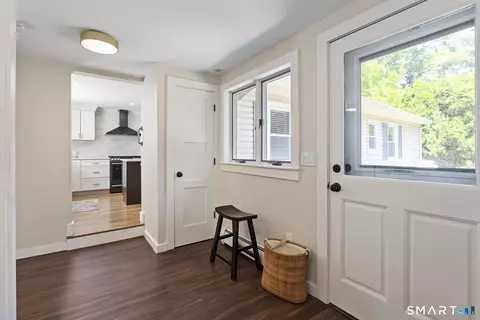 Entry Way - 86 Fenwood Dr, Old Saybrook, CT 06475 photo 3 of 3