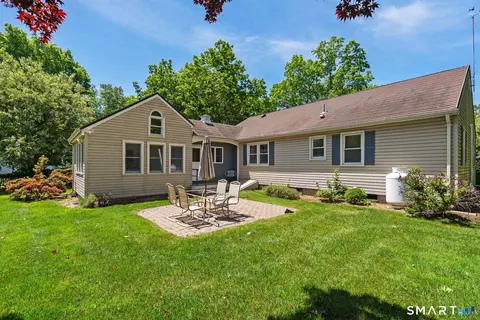 Exterior - 86 Fenwood Dr, Old Saybrook, CT 06475 photo 3 of 7