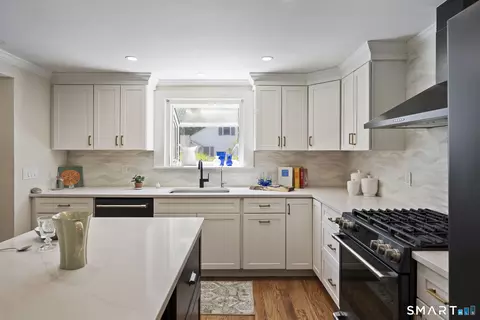 Kitchen - 86 Fenwood Dr, Old Saybrook, CT 06475 photo 6 of 6
