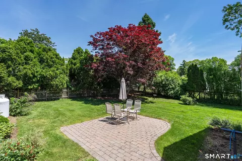 Exterior - 86 Fenwood Dr, Old Saybrook, CT 06475 photo 4 of 7