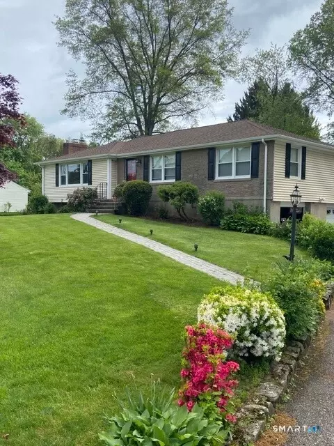 438 Clement Ln, Orange, CT 06477