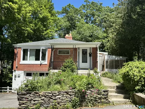 6 Willey St, Norwich, CT 06360