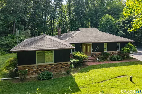 704 Towner Swamp Rd, Guilford, CT 06437