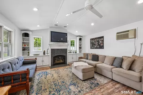 21 Friendly Rd, Norwalk, CT 06851