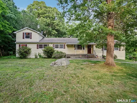 15 Flat Rock Dr, Ridgefield, CT 06877