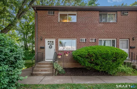 302 Green Rd #D, Manchester, CT 06042