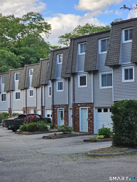358 Hamilton Ave #14, Norwich, CT 06360