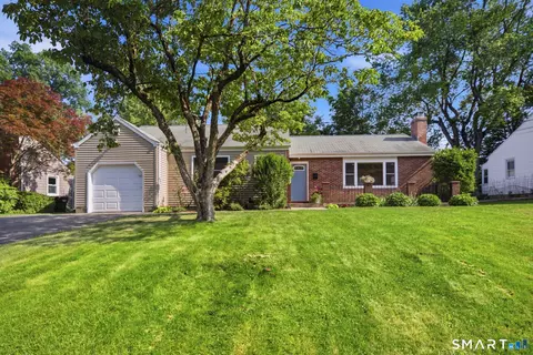 127 Haynes Rd, West Hartford, CT 06117
