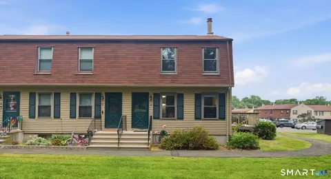 49 Bay Path Way #49, Branford, CT 06405