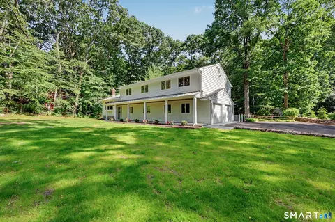 8 Live Oak Rd, Norwalk, CT 06851