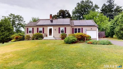8 Bridge Ln, Enfield, CT 06082