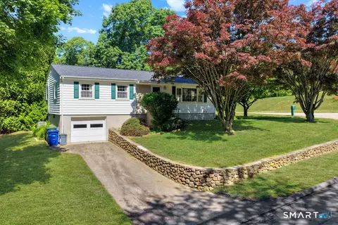 51 Lathrop Ave, Pawcatuck, CT 06379