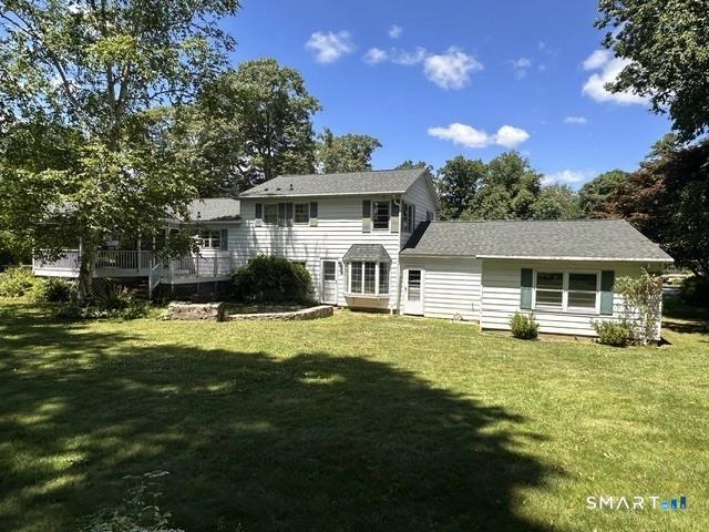 18 Oakridge Dr, Gales Ferry, CT 06335