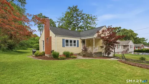 15 Scarborough Rd, Windsor, CT 06095