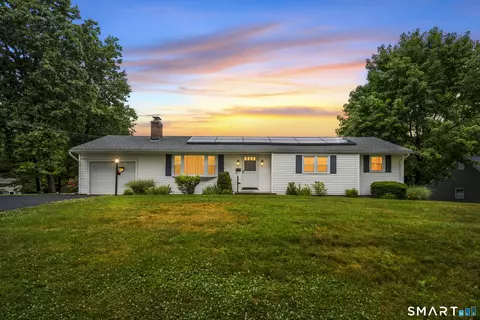 124 Appletree Dr, East Hartford, CT 06118