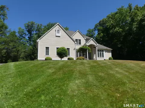 17 Butterfield Rd # -D, Newtown, CT 06470