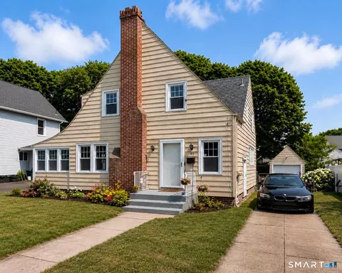 47 Tuttle Pl, East Haven, CT 06512