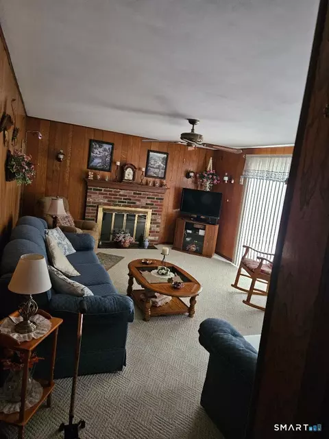 36 Park Rd, Colchester, CT 06415