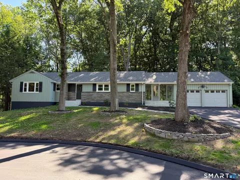 32 Hemlock Ln, East Hartford, CT 06118