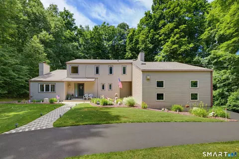 70 Pine Hollow Dr, Middlebury, CT 06762
