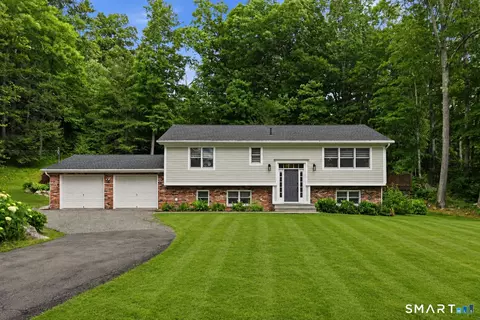 3 Bayberry Dr, Brookfield, CT 06804