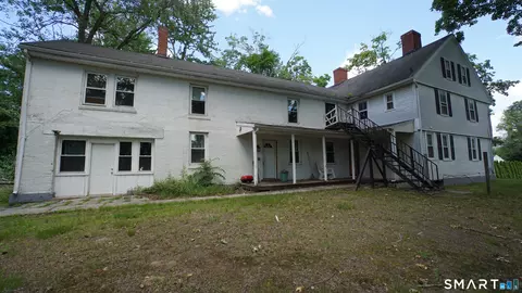 Exterior - 245 Deerfield Rd, Windsor, CT 06095 photo 5 of 10