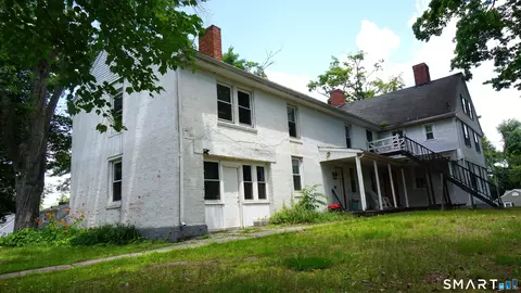 Exterior - 245 Deerfield Rd, Windsor, CT 06095 photo 4 of 10